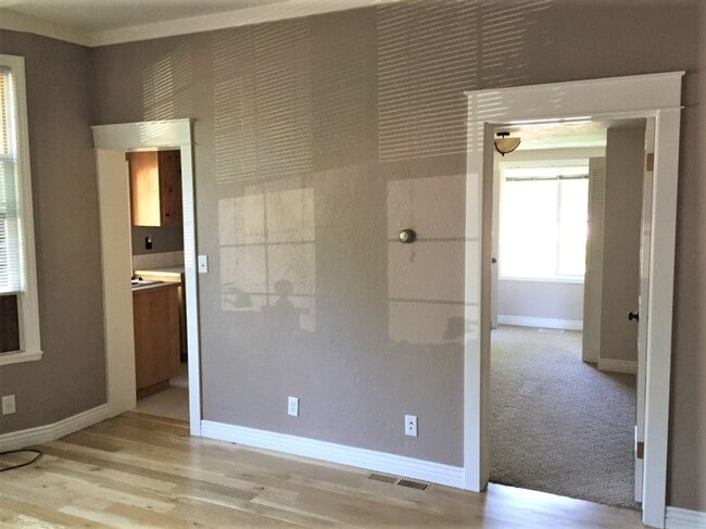 Building Photo - Adorable 1 bed 1 bath North End Apartment off 9th & Ada