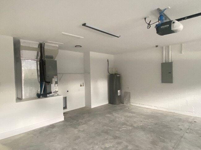 Building Photo - New 3/2 Home in Summerfield!