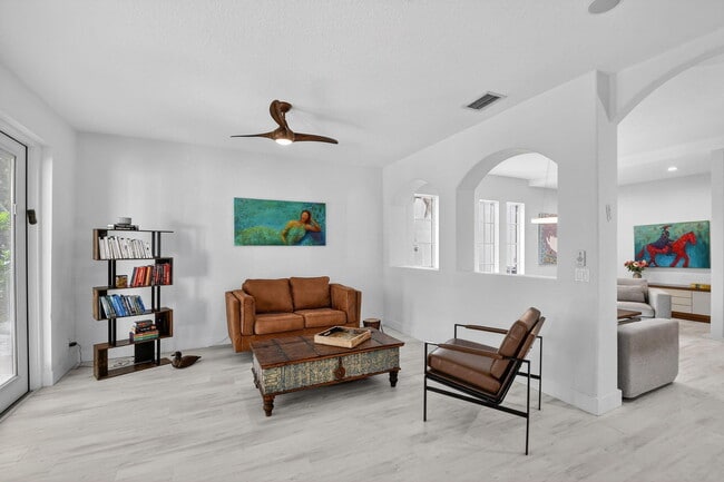 Building Photo - 1605 E Classical Blvd