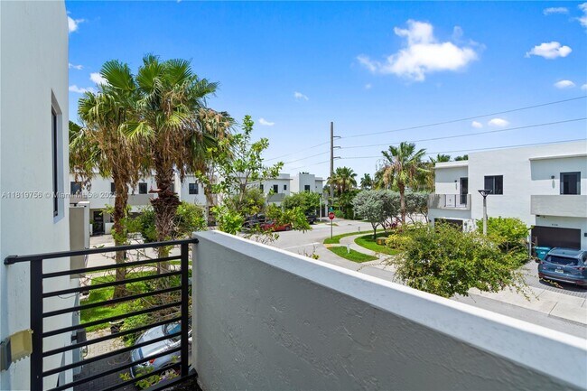 Building Photo - 535 SW 91st Pl