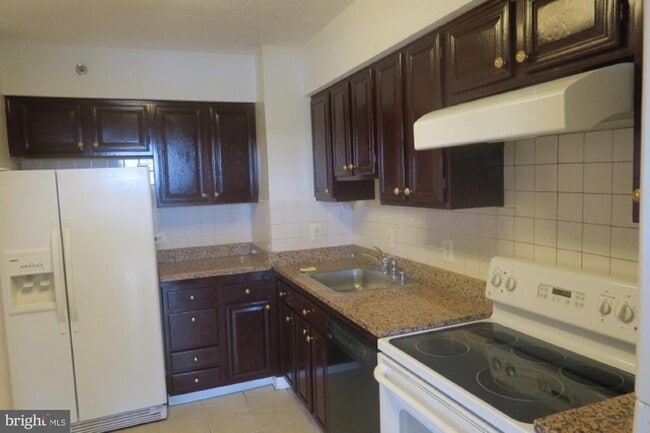 Building Photo - 3709 S George Mason Dr