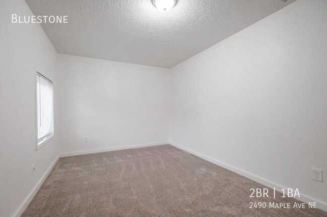 Building Photo - 2 Bedroom Duplex in Salem - Available for ...