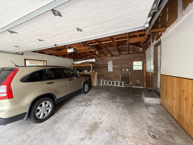 Building Photo - Bloomington 4 Bed 3 Bath SF Home available...