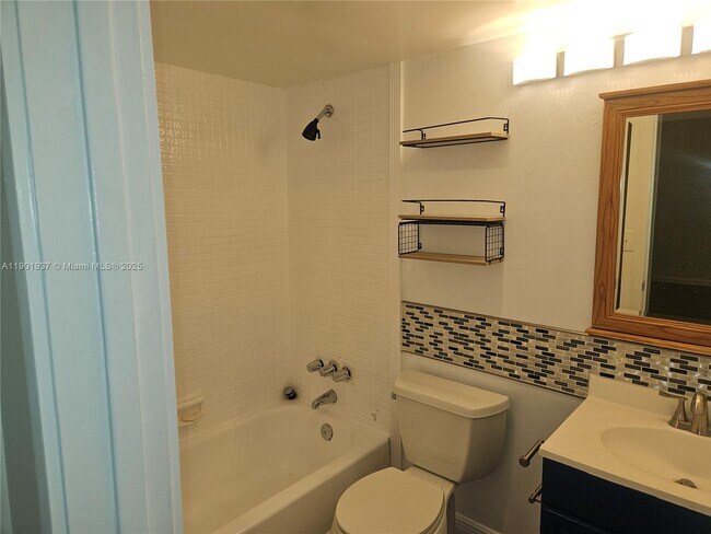 Building Photo - 1021 Mockingbird Ln