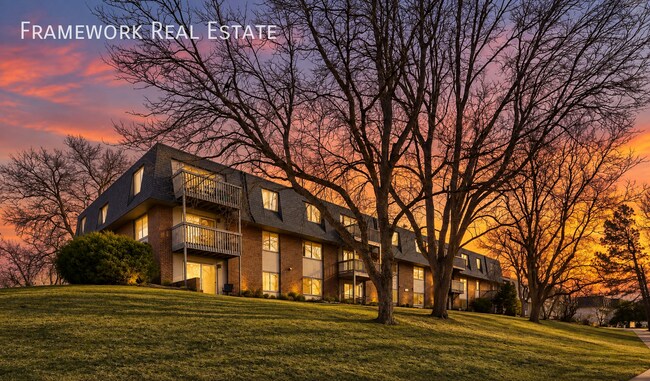 Building Photo - 280 E Highline Cir