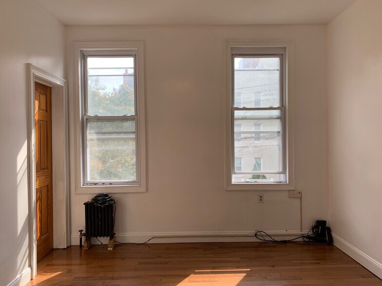 Bedroom #1 - 985 Hart St