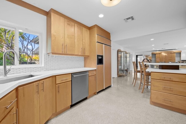 Building Photo - 2809 NE 25th St