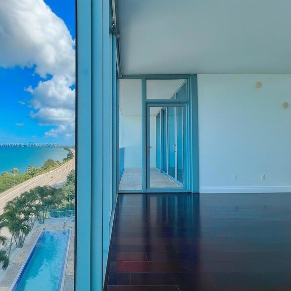 Building Photo - 601 NE 36th St