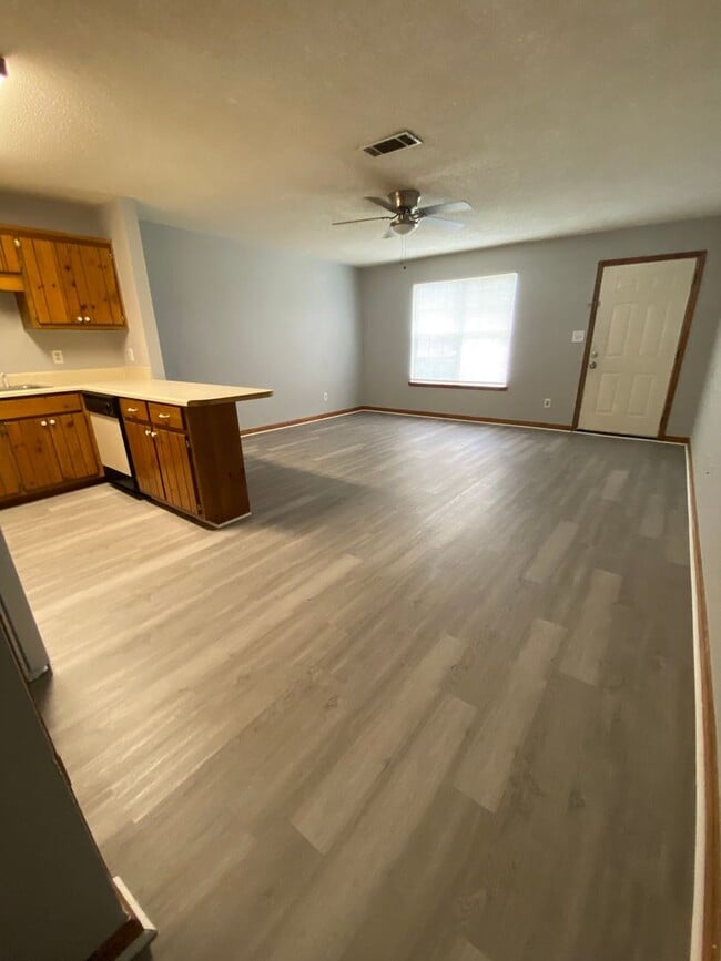 Building Photo - 140 Winding Way