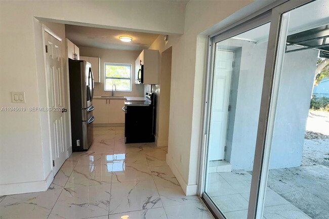 Building Photo - 14313 SW 110th Ave