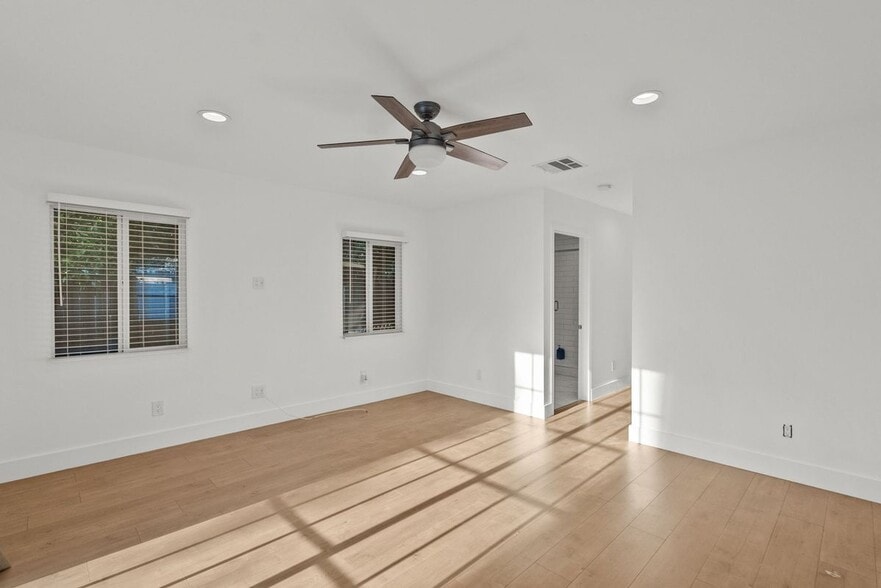 Building Photo - 5937 Ranchito Ave
