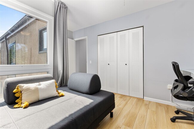 Building Photo - 3 br, 1.5 bath Townhome - 11247 Snowflake ...