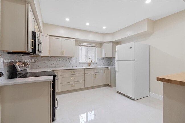 Building Photo - 1221 NW 34th Ave