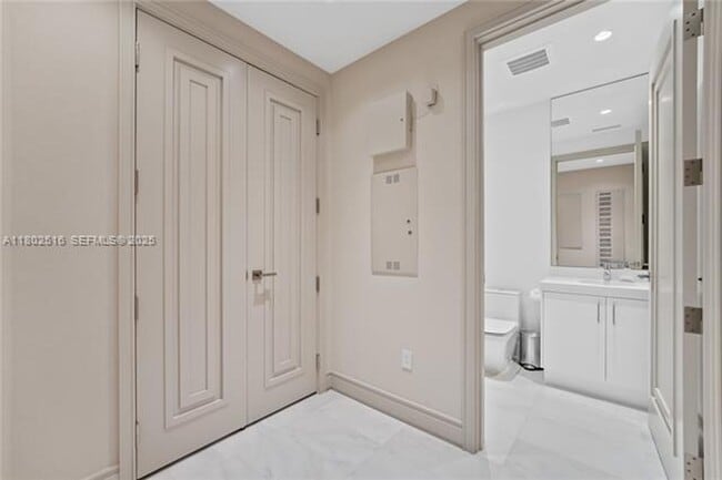 Building Photo - 17901 Collins Ave