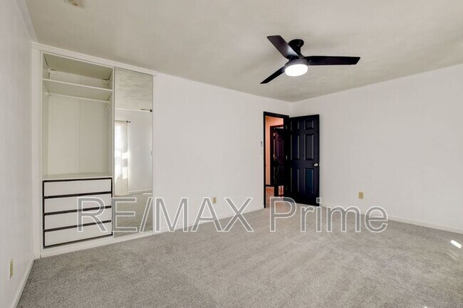 Building Photo - 412 Saddle Ct