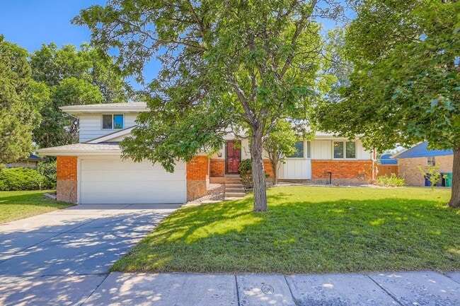 Primary Photo - LOCATION LOCATION! 4-bed 3-bath home locat...