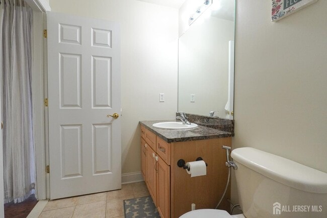 Building Photo - 456 Hancock St