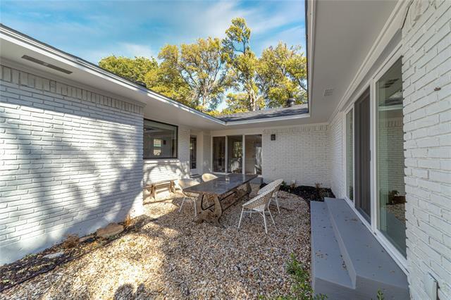 Building Photo - 5837 Clendenin Ave