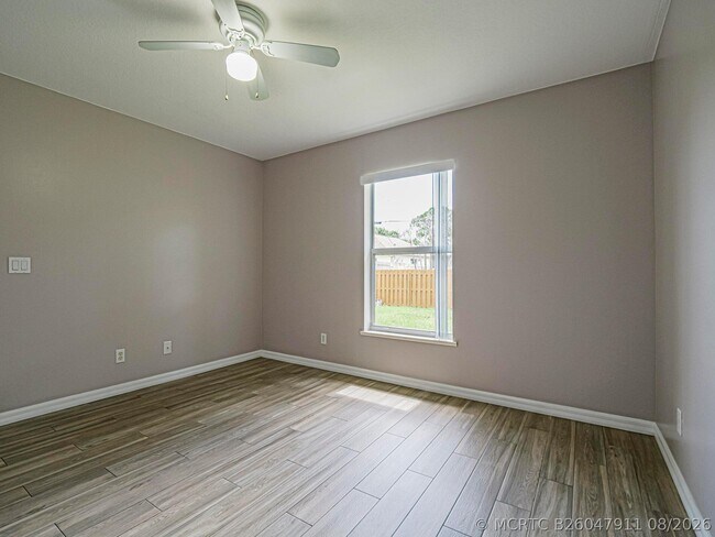 Building Photo - 1456 25th Ct SW