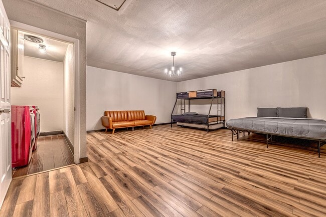Building Photo - Fully Furnished Rental