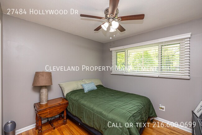 Building Photo - 27484 Hollywood Dr