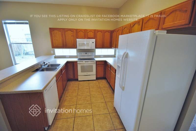 Building Photo - 400 Oak Springs Ct