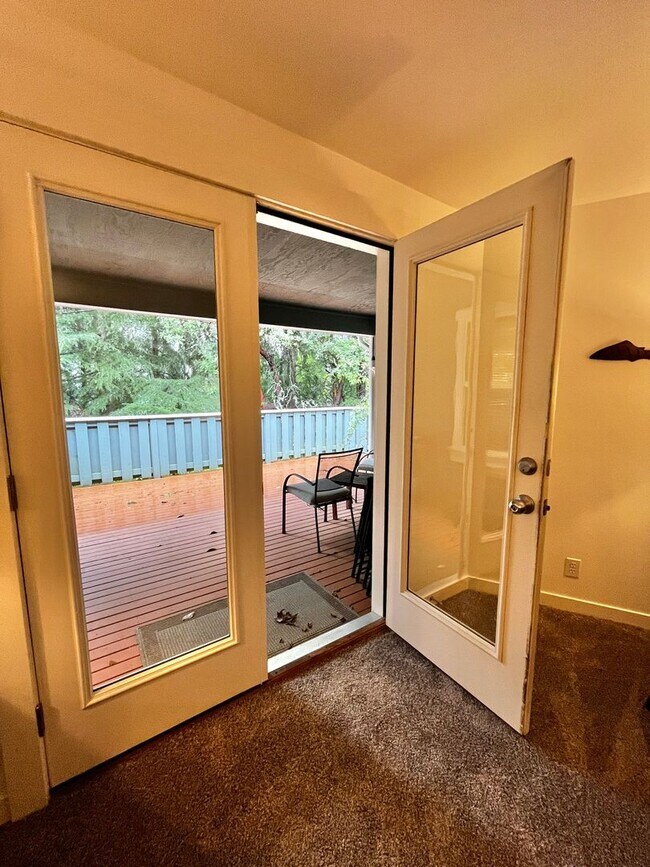 Building Photo - Fully Furnished Historic Fort Ward Townhome on Bainbridge Island