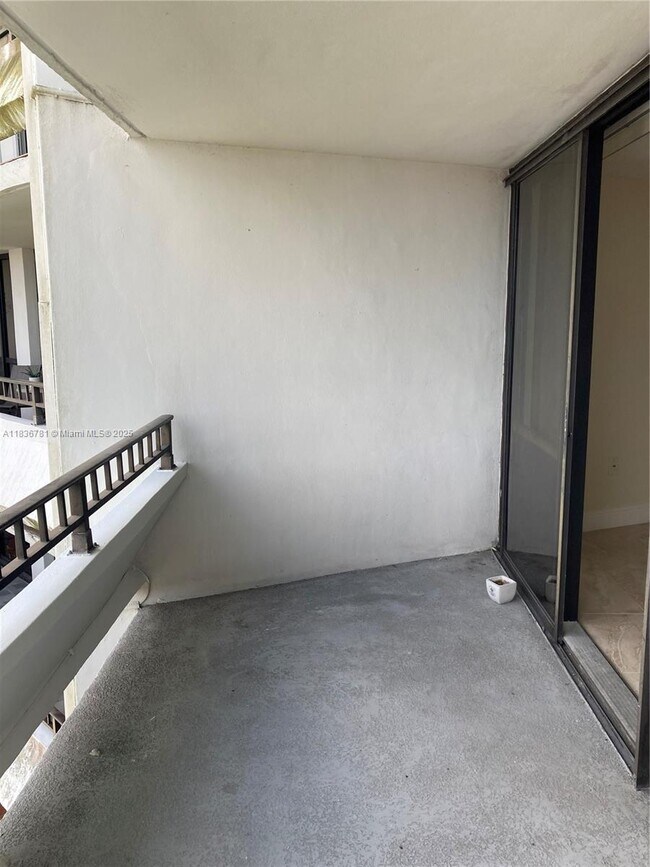 Building Photo - 13951 Kendale Lakes Cir