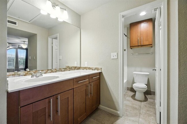 Building Photo - 7685 Northcross Dr