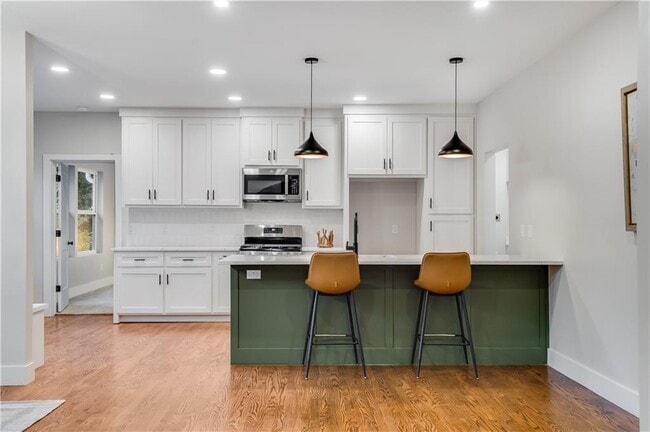 Building Photo - 319 S College Ave