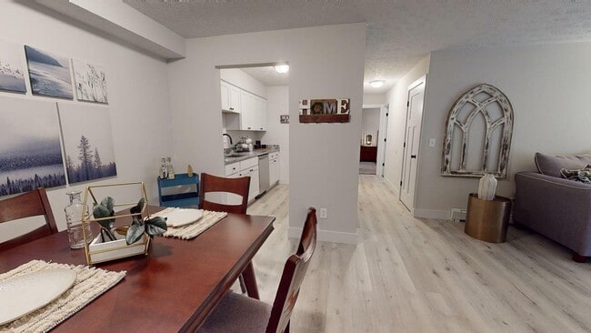 Building Photo - Creekside at Anderson