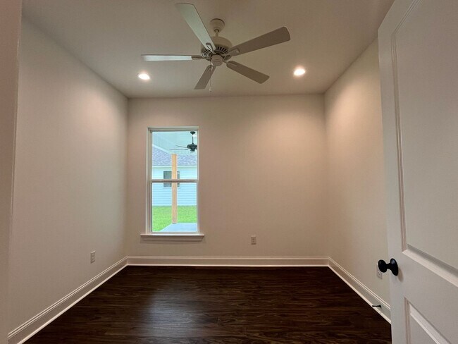 Building Photo - Beautiful new construction in Watson!
