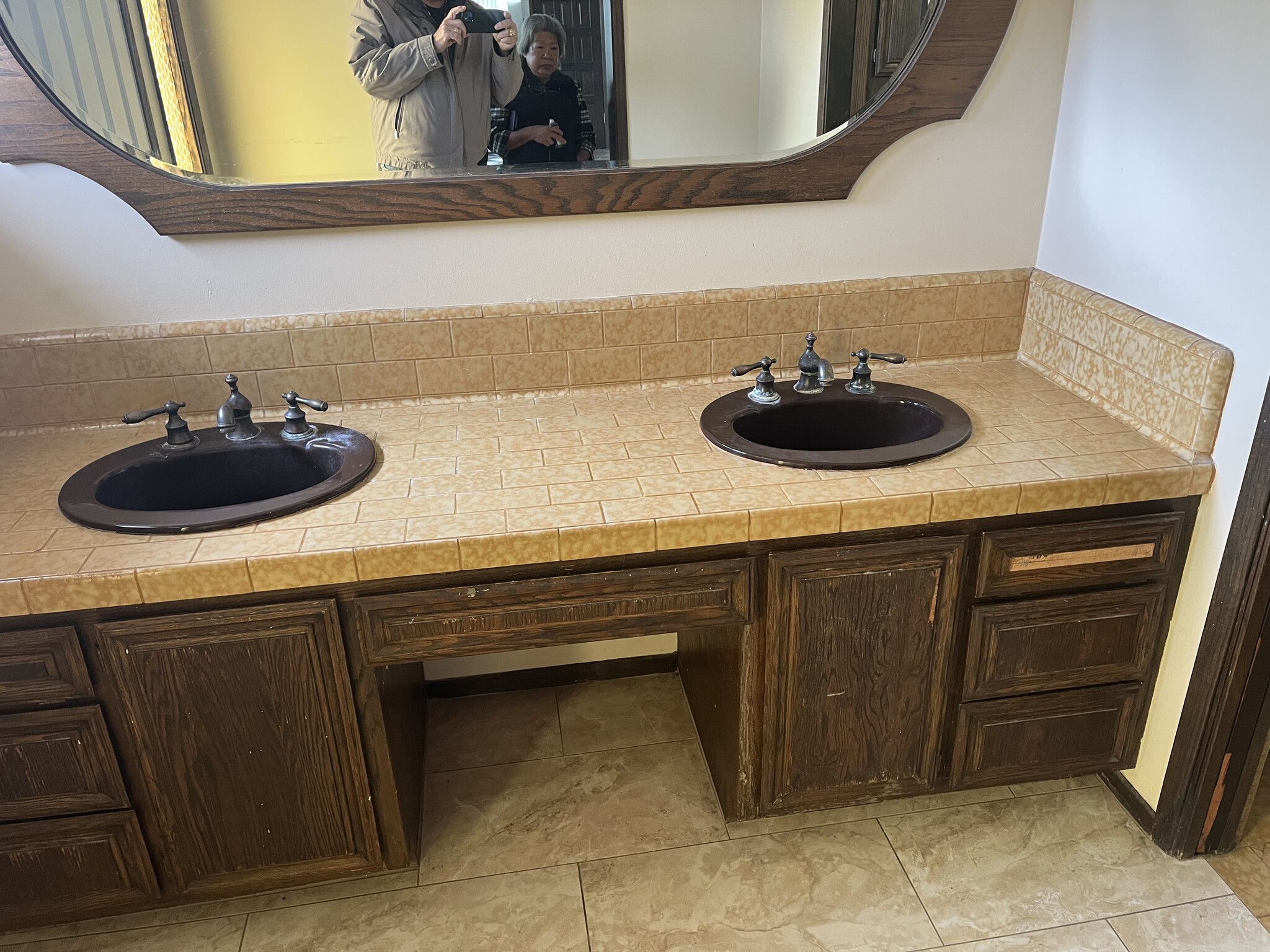 master bath double sink - 7652 Haldor Pl