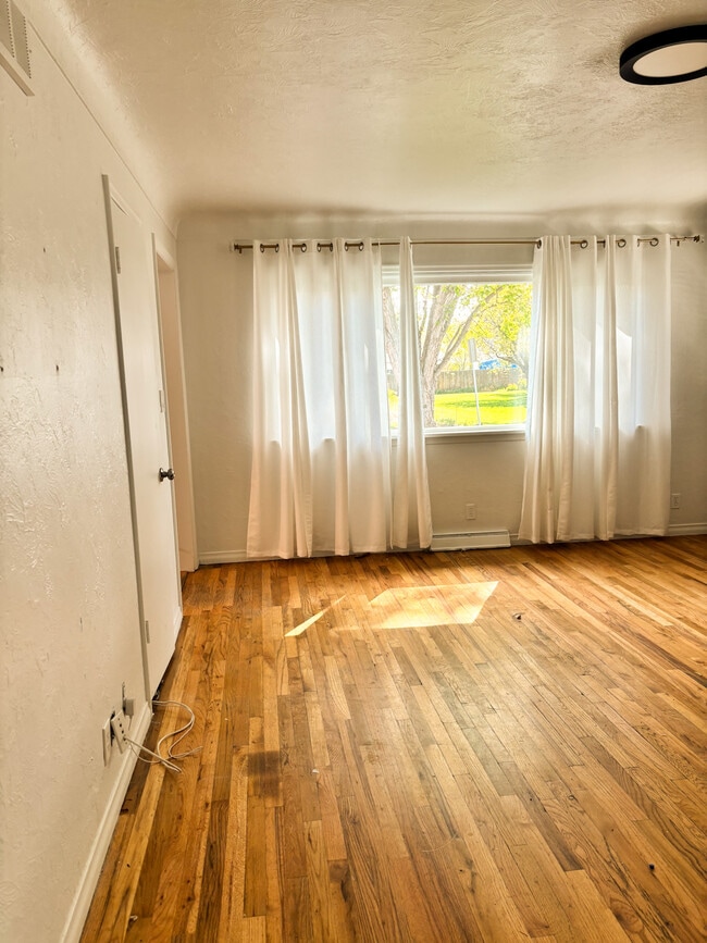 Building Photo - 1721 S Shoshone St