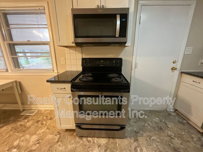 Building Photo - 2706 Wynnewood Dr