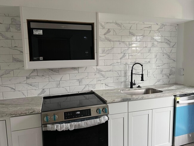 Building Photo - 50 N Hampton Rd