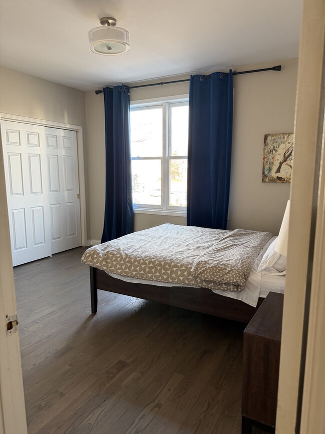 Building Photo - 1615 W Lawrence Ave