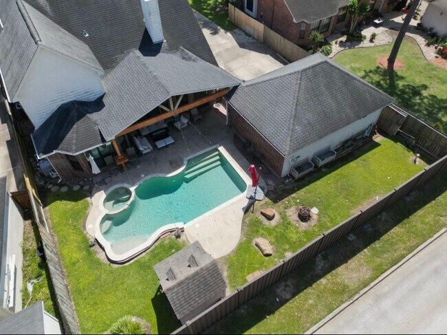 Building Photo - 18234 Knotty Green Dr