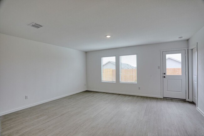 Building Photo - 803 Ginkgo Wy