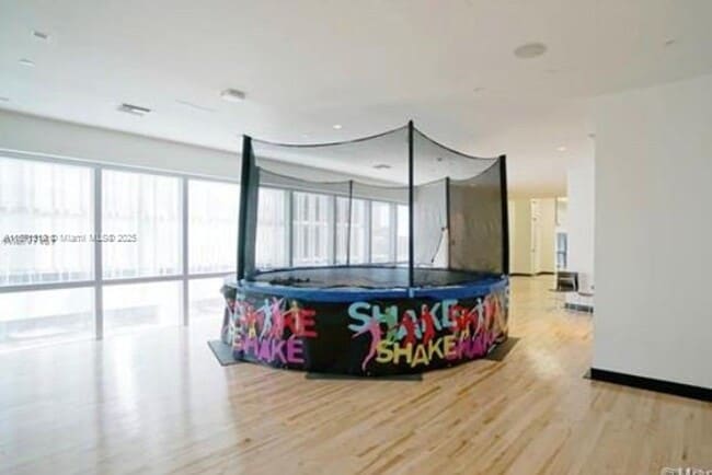 Building Photo - 851 NE 1st Ave