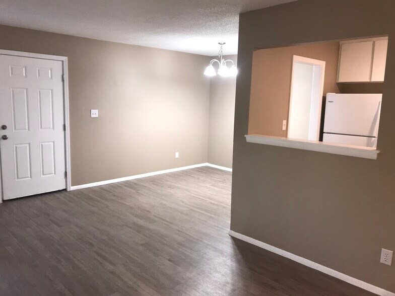 Building Photo - 8325 Grandview Ln