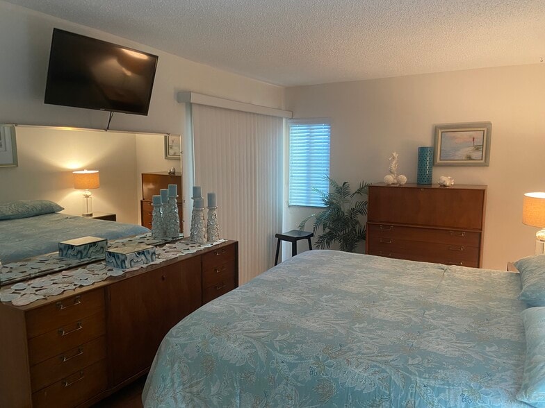 Building Photo - 700 Golden Beach Blvd