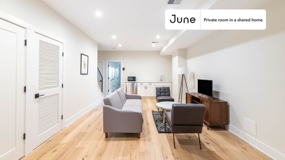 Building Photo - Room in Shared 3 bed/2.5 bath home