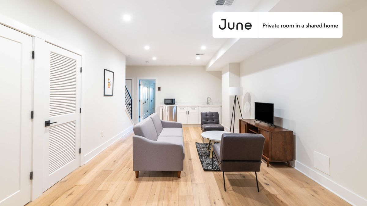Building Photo - Room in Shared 3 bed/2.5 bath home in Columbia Heights