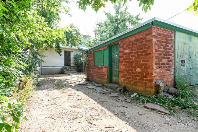 Building Photo - 1537 9th St