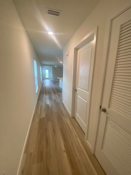 Building Photo - 11511 Memorial Dr