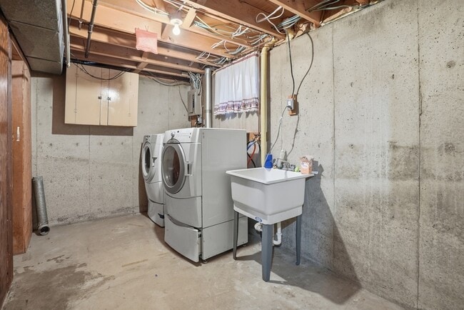 Building Photo - 1501 Brentwood St