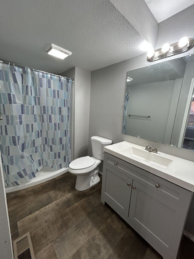 Building Photo - PRICE JUST DROPPED!!!!  AVAILABLE NOW!  3br/2ba House in Frontenac!