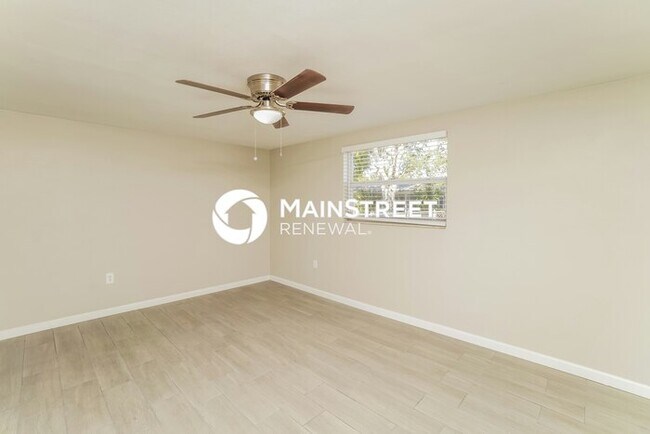 Building Photo - 3 Bedroom Pet-Friendly Home in Port Richey, FL with Main Street Renewal