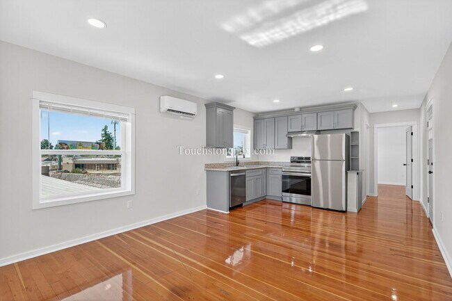 Building Photo - 4938 SE Foster Rd